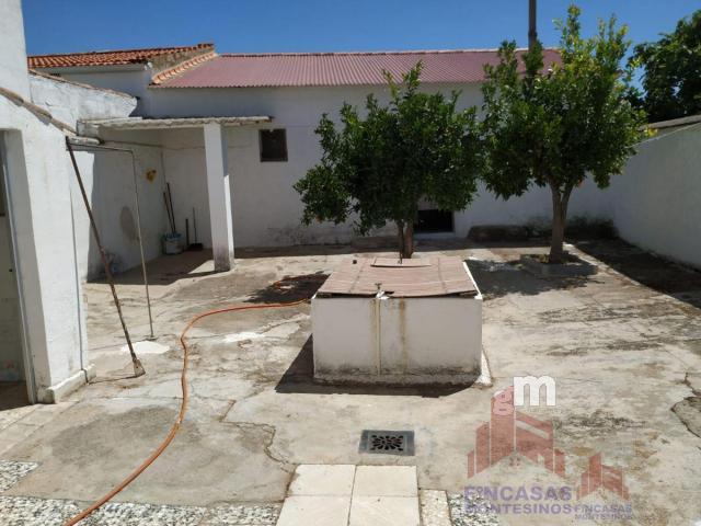 For sale of house in Quintana de la Serena