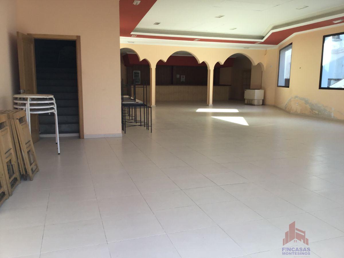 Venta de local comercial en Santa Amalia