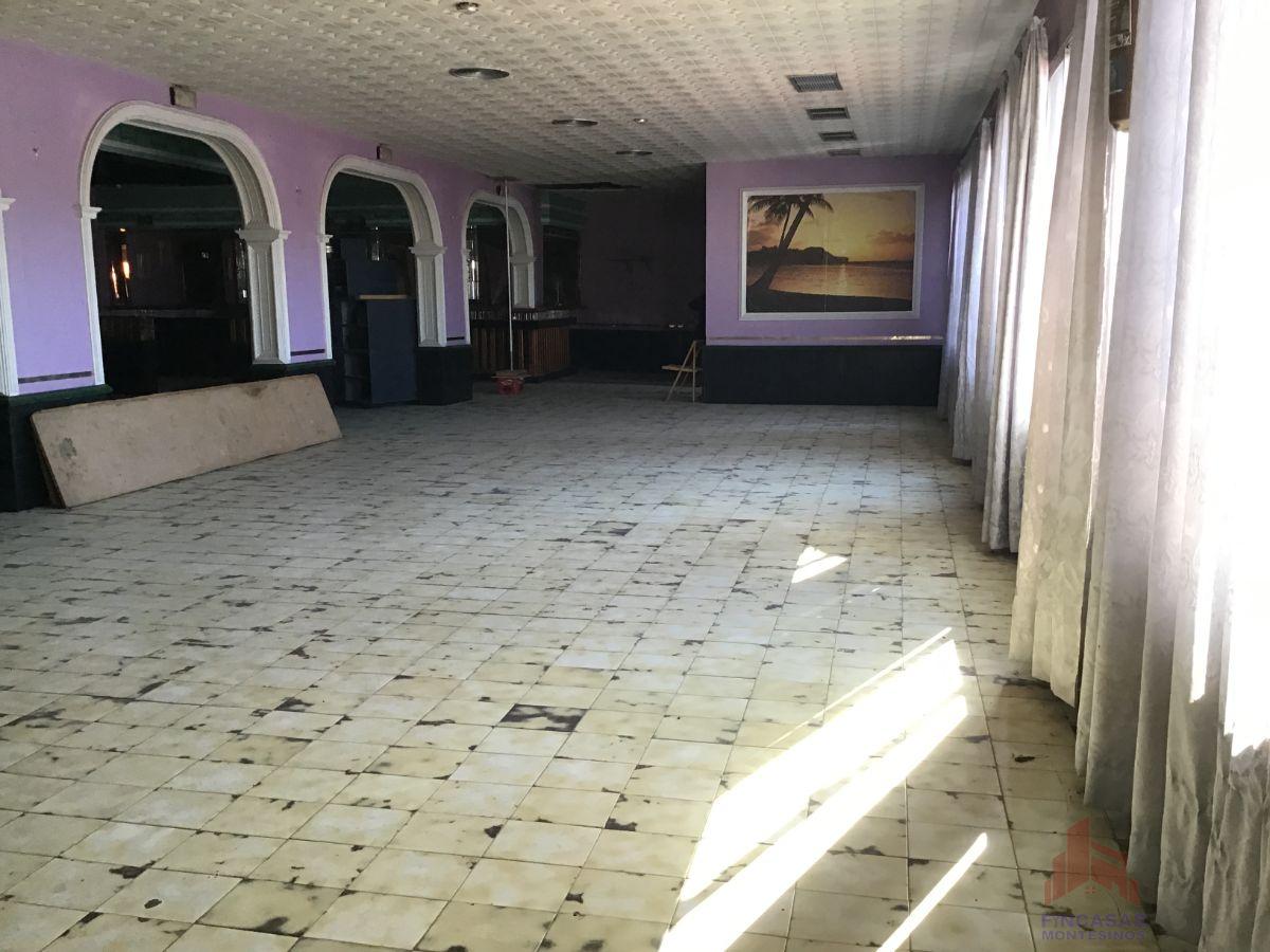 Venta de local comercial en Santa Amalia