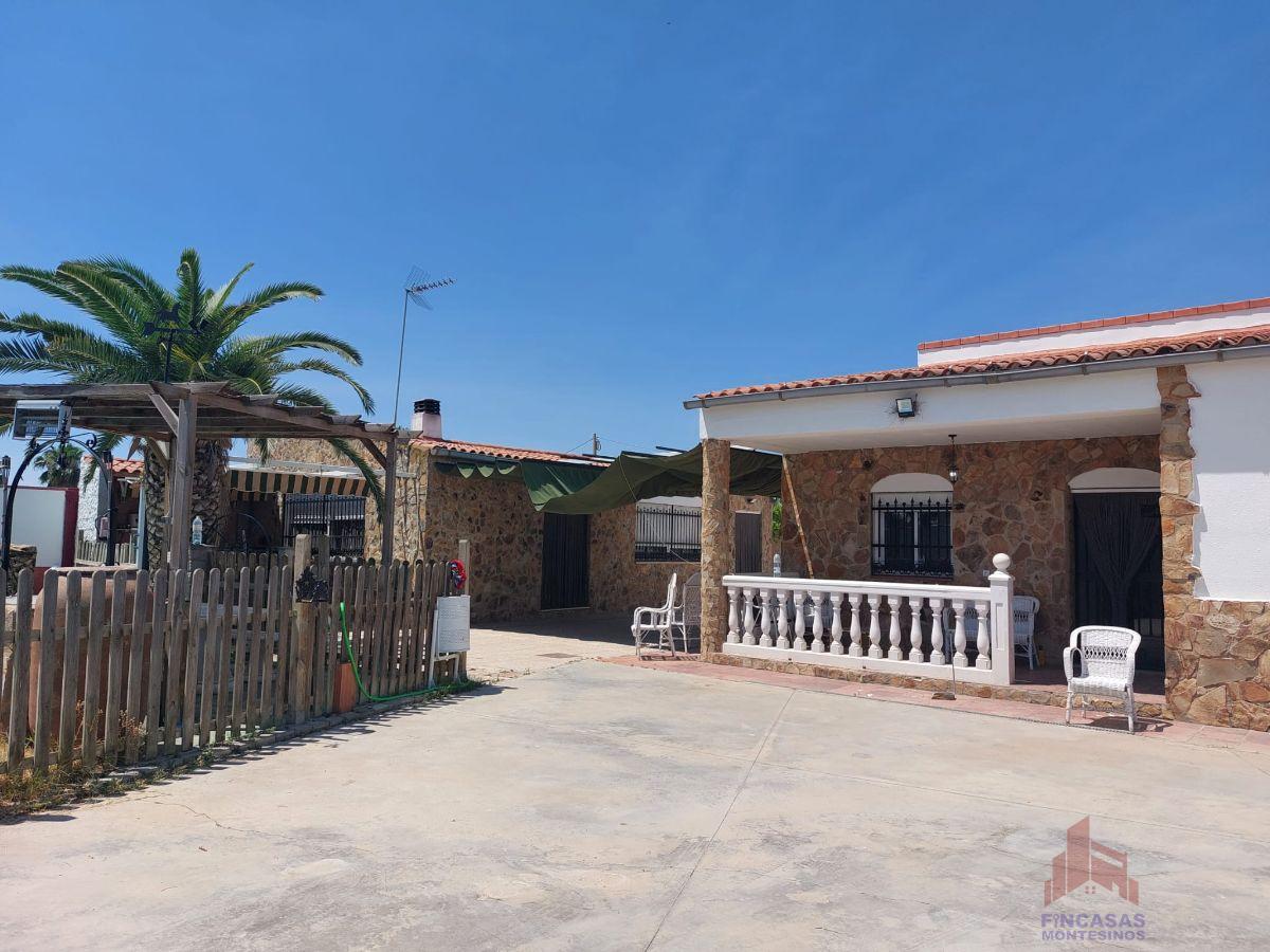 For sale of chalet in Don Benito