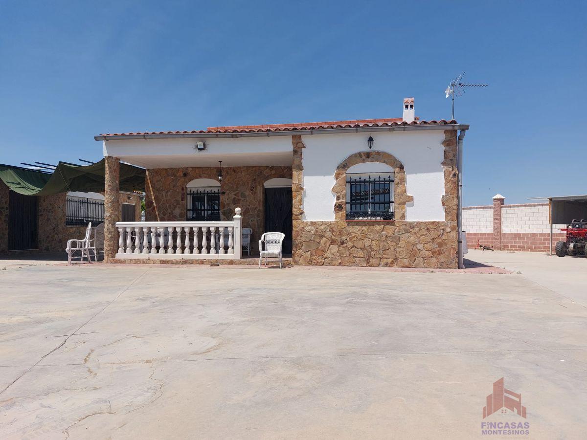 For sale of chalet in Don Benito