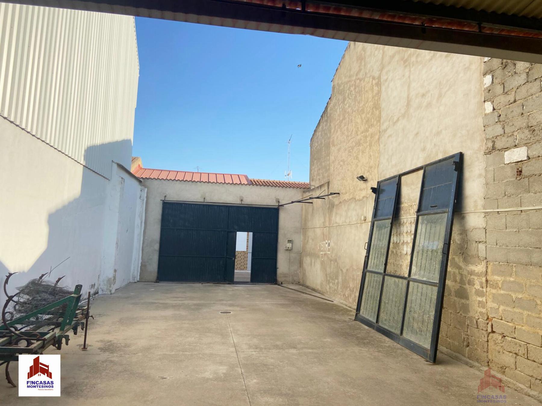For sale of garage in Santa Amalia