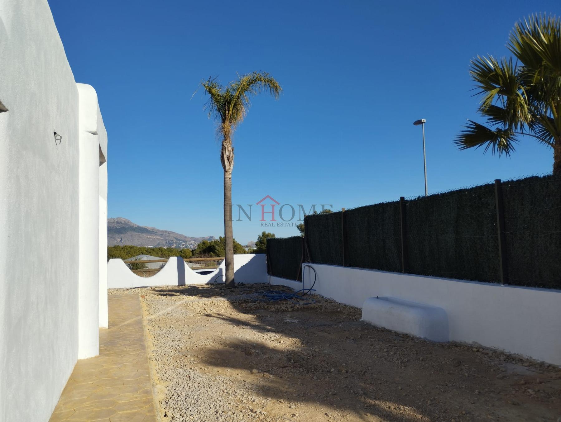 For sale of villa in Polop