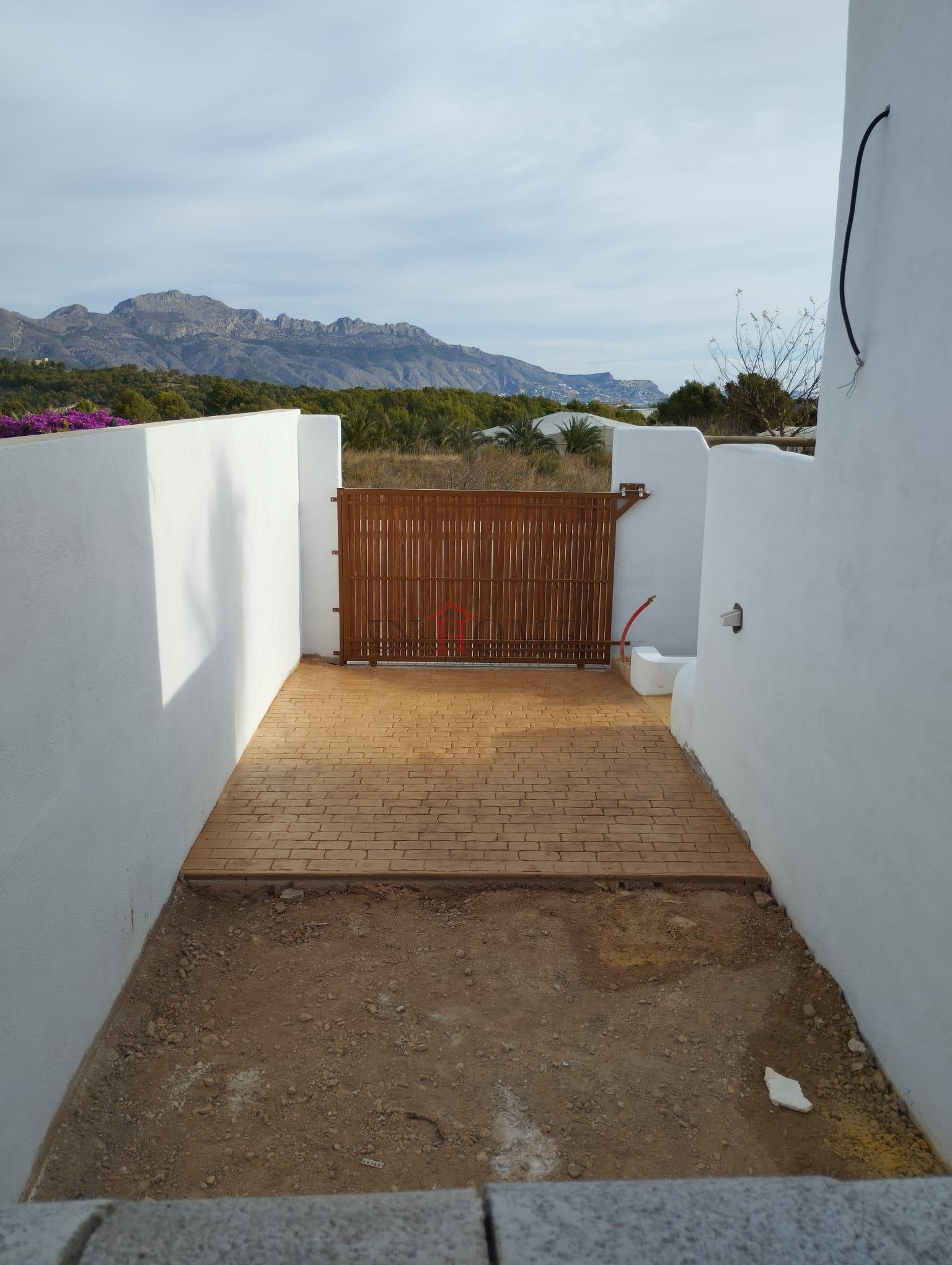For sale of villa in Polop
