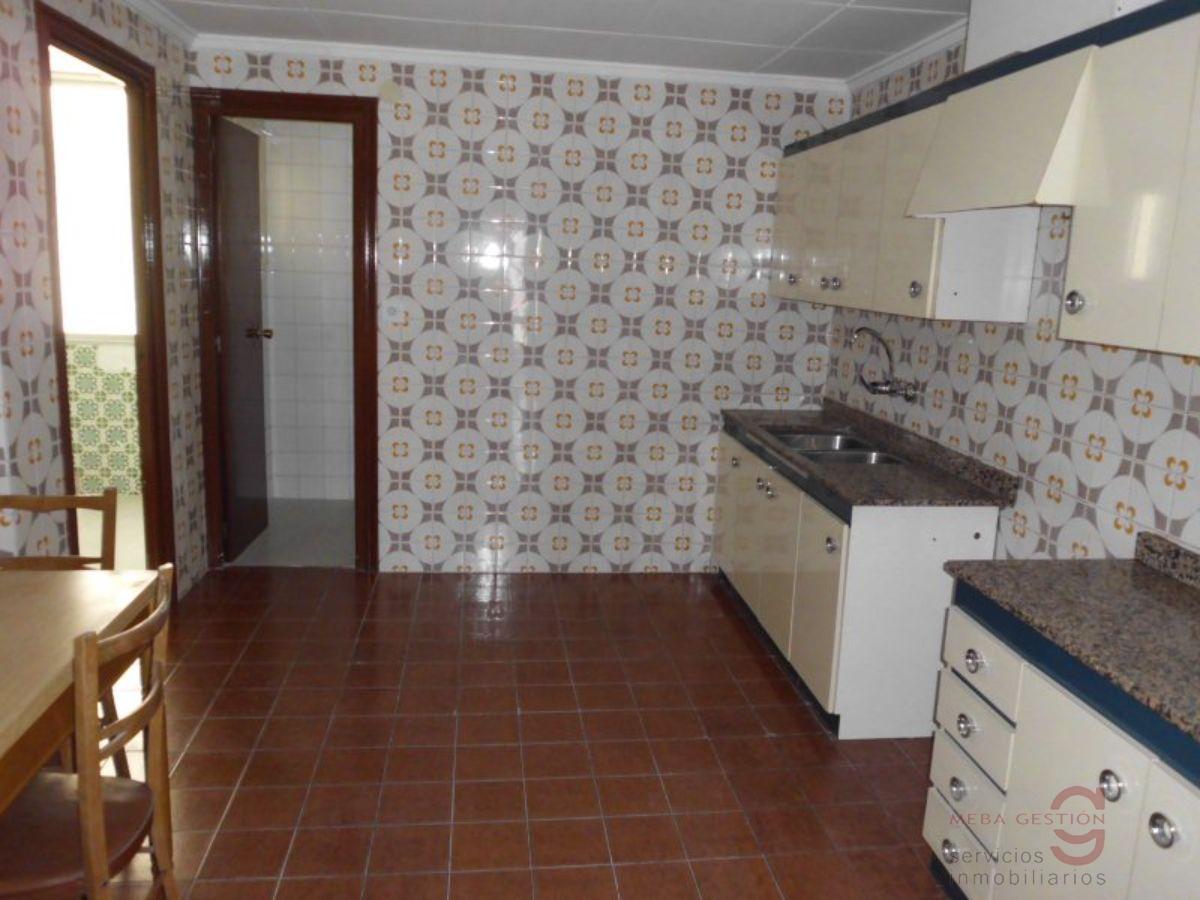 For sale of flat in Algueña