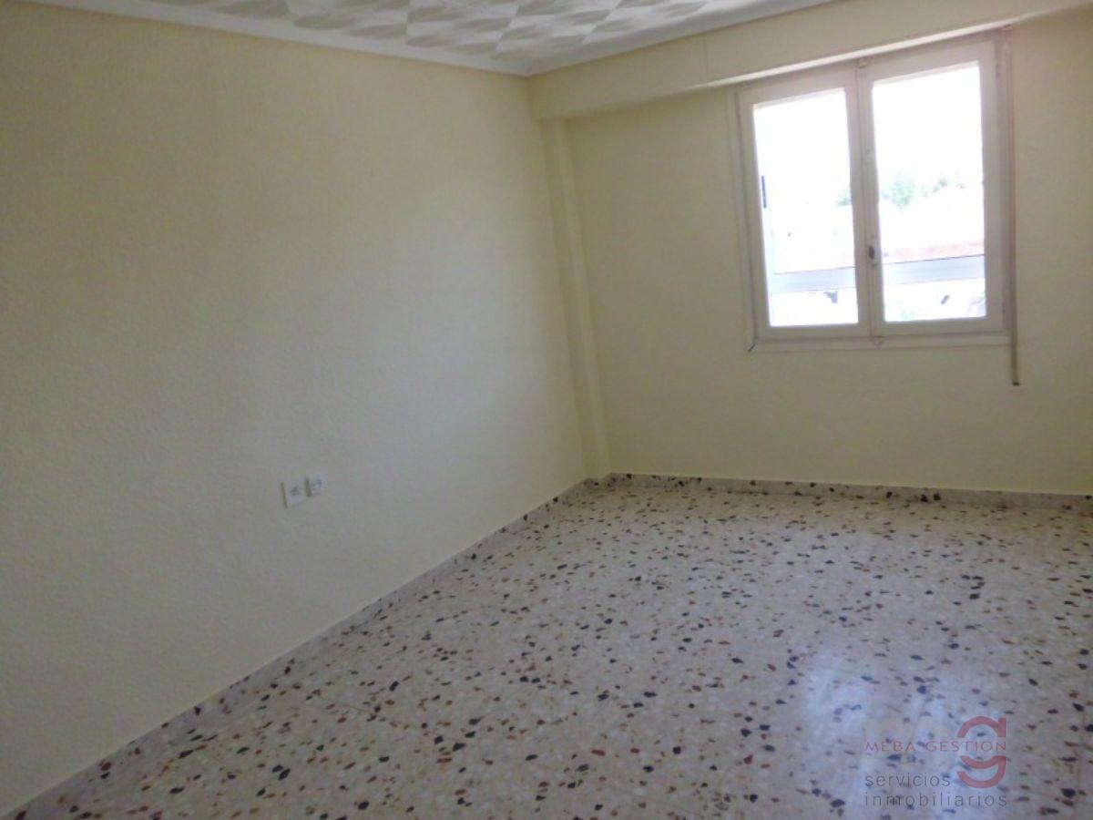 For sale of flat in Algueña