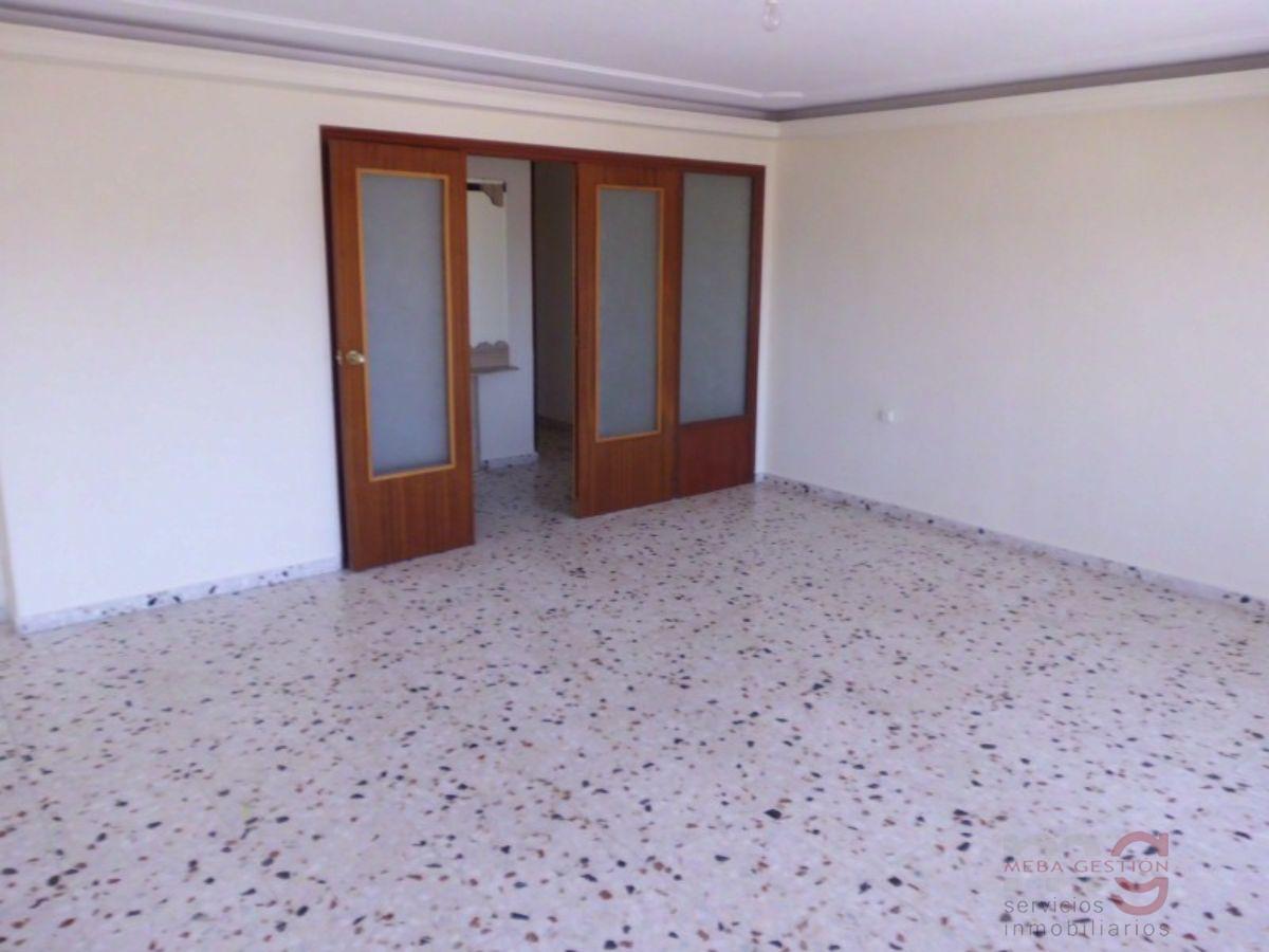 For sale of flat in Algueña