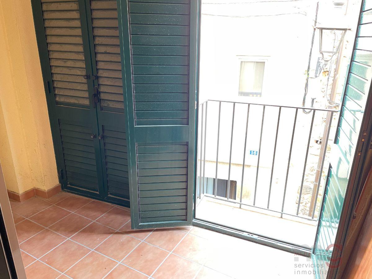 For sale of flat in Amer