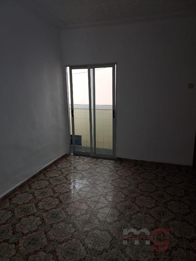For sale of flat in Torrent