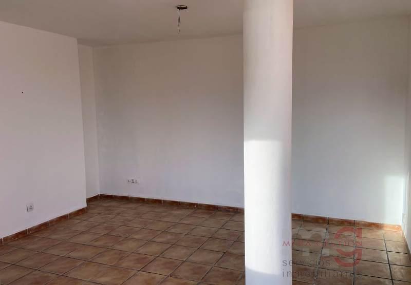 For sale of flat in La Pobla de Vallbona