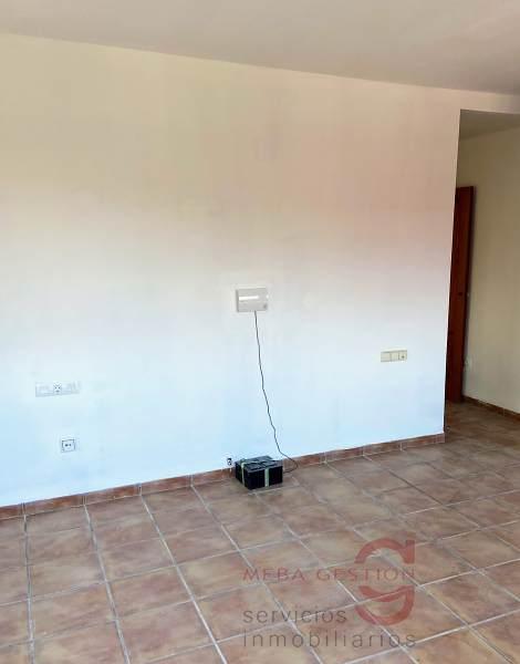 For sale of flat in La Pobla de Vallbona
