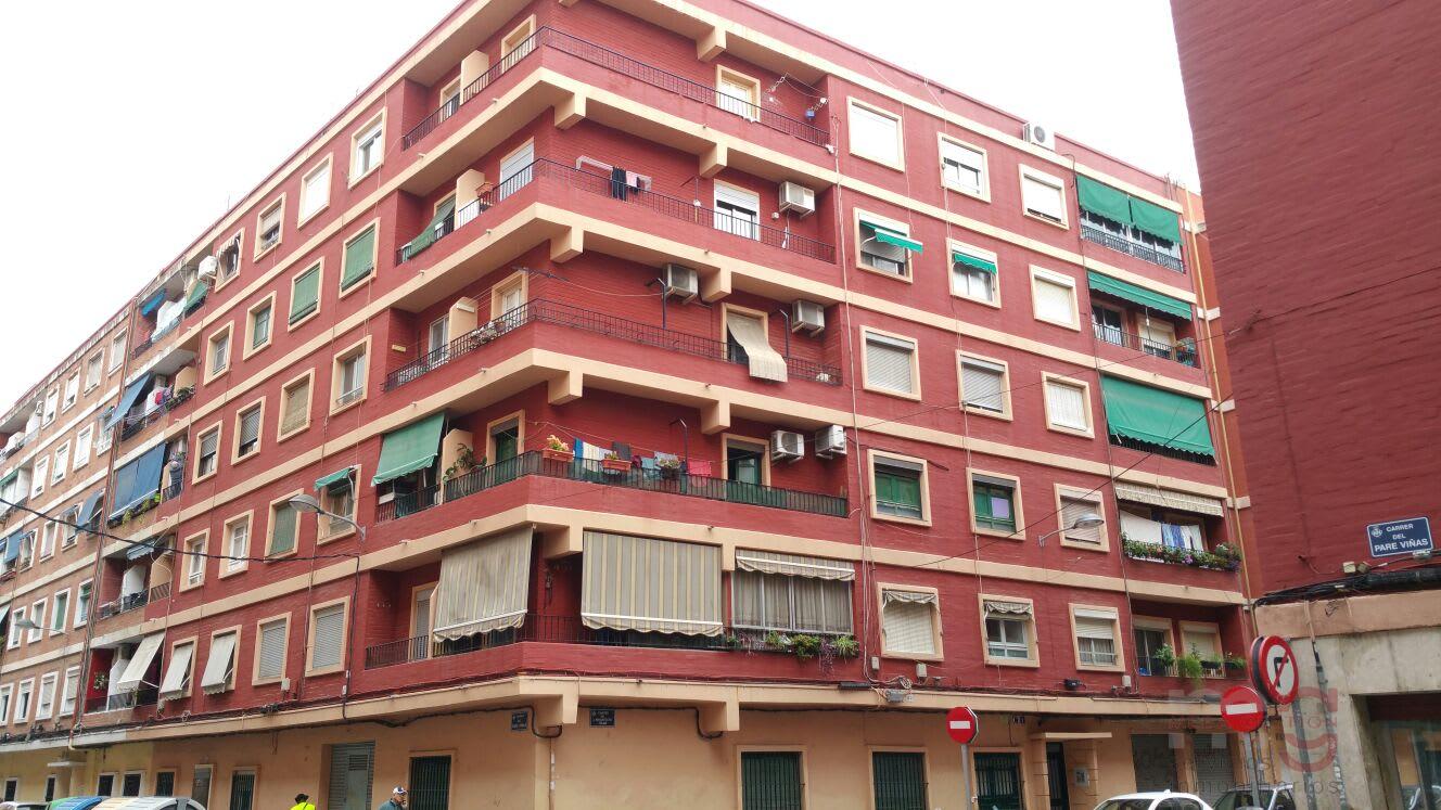 For sale of apartment in Valencia