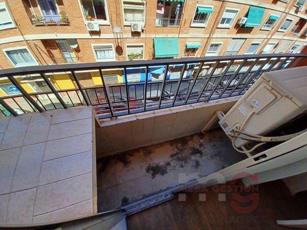 For sale of apartment in Valencia