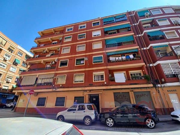For sale of apartment in Valencia