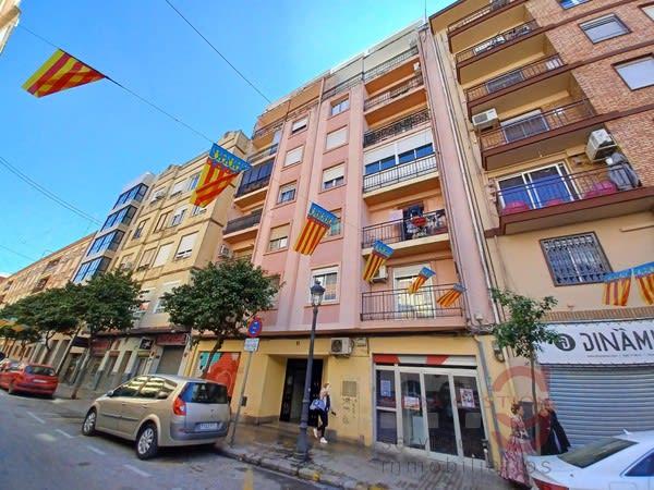 For sale of apartment in Valencia