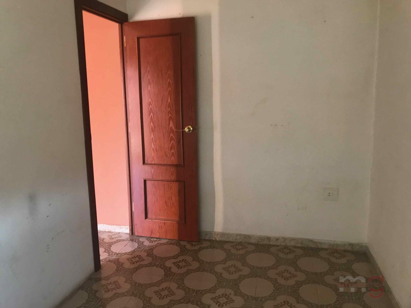 For sale of apartment in Valencia