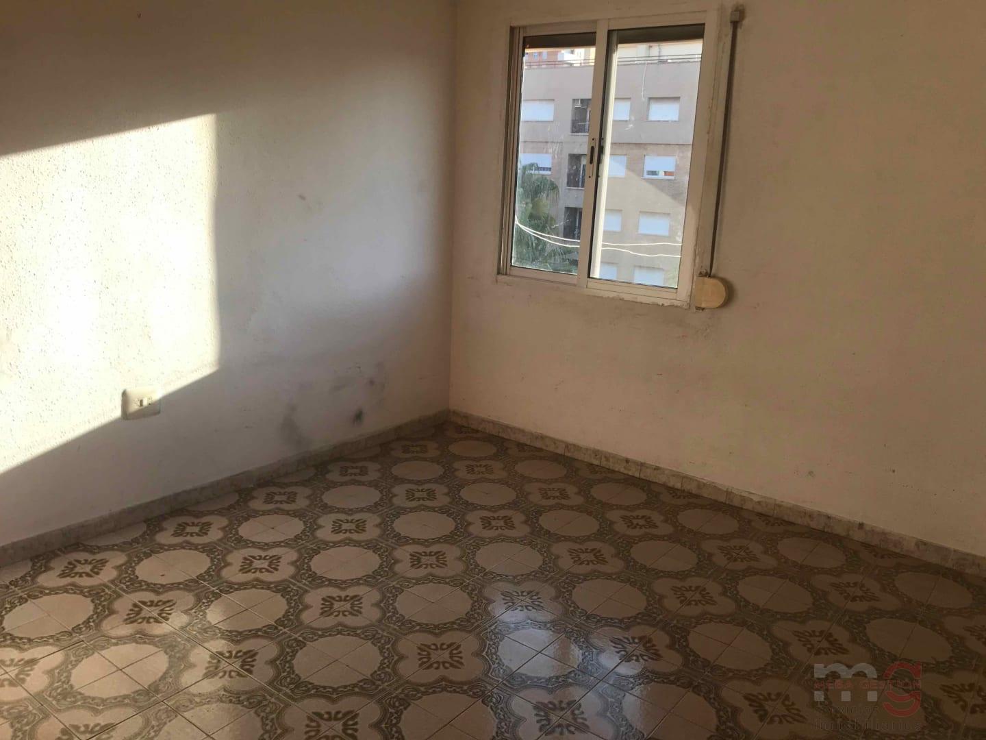 For sale of apartment in Valencia
