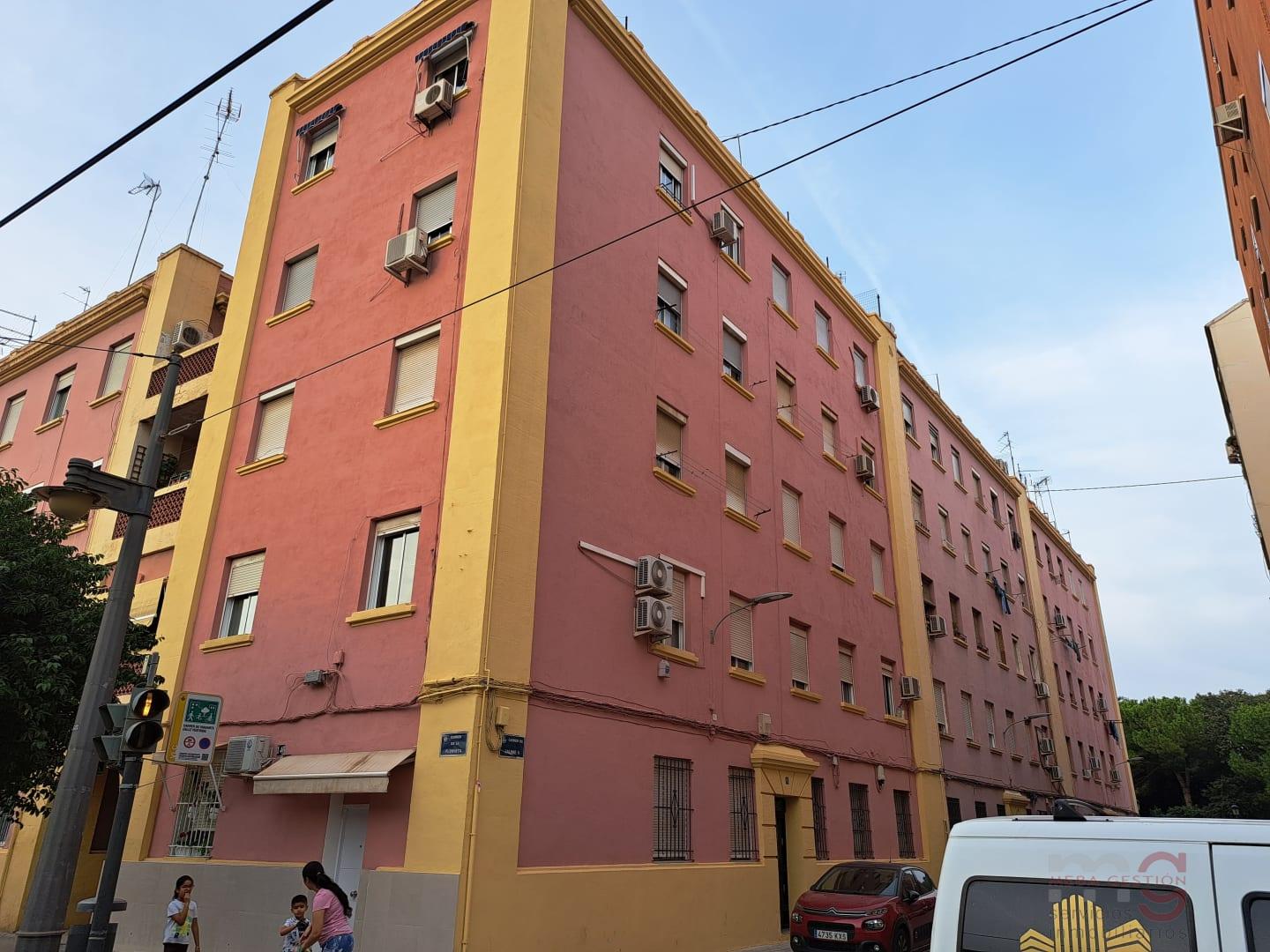 For sale of apartment in Valencia