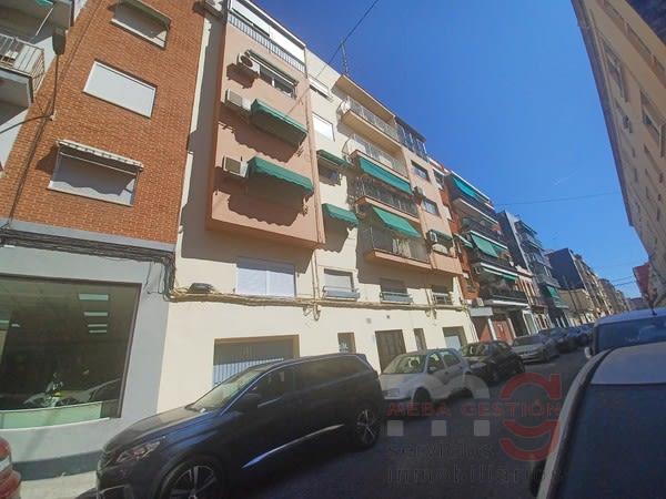 For sale of apartment in Valencia