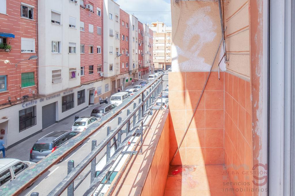 For sale of apartment in Valencia