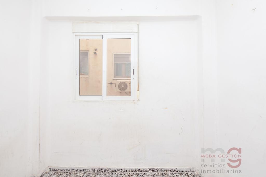 For sale of apartment in Valencia
