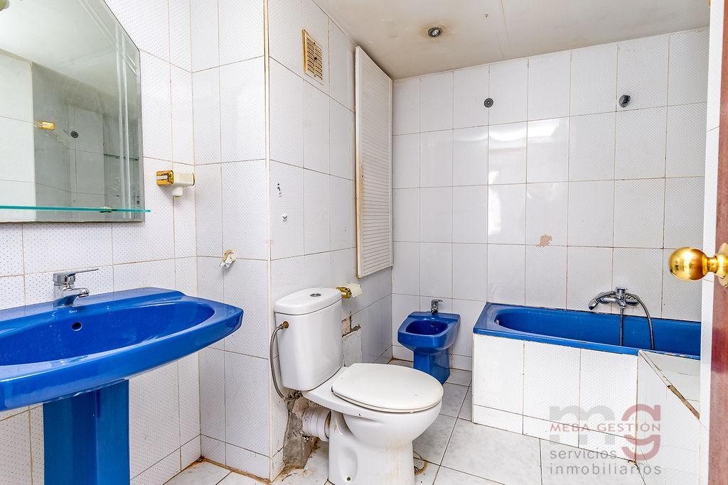 For sale of apartment in Valencia