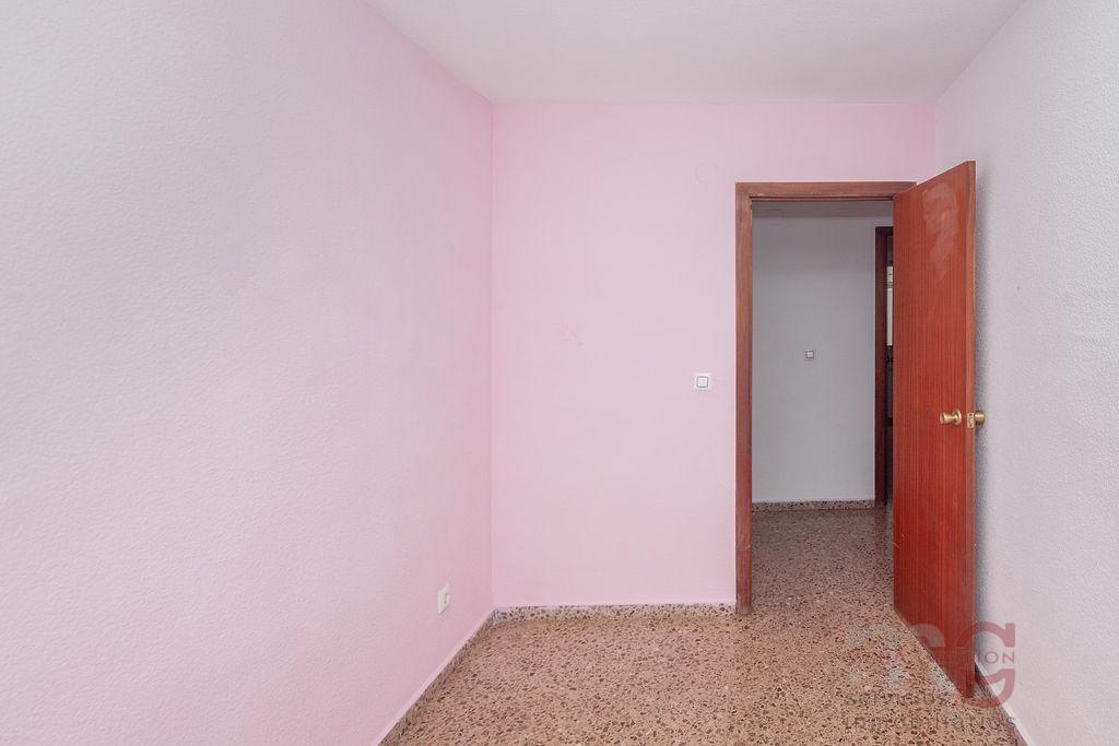 For sale of apartment in Valencia