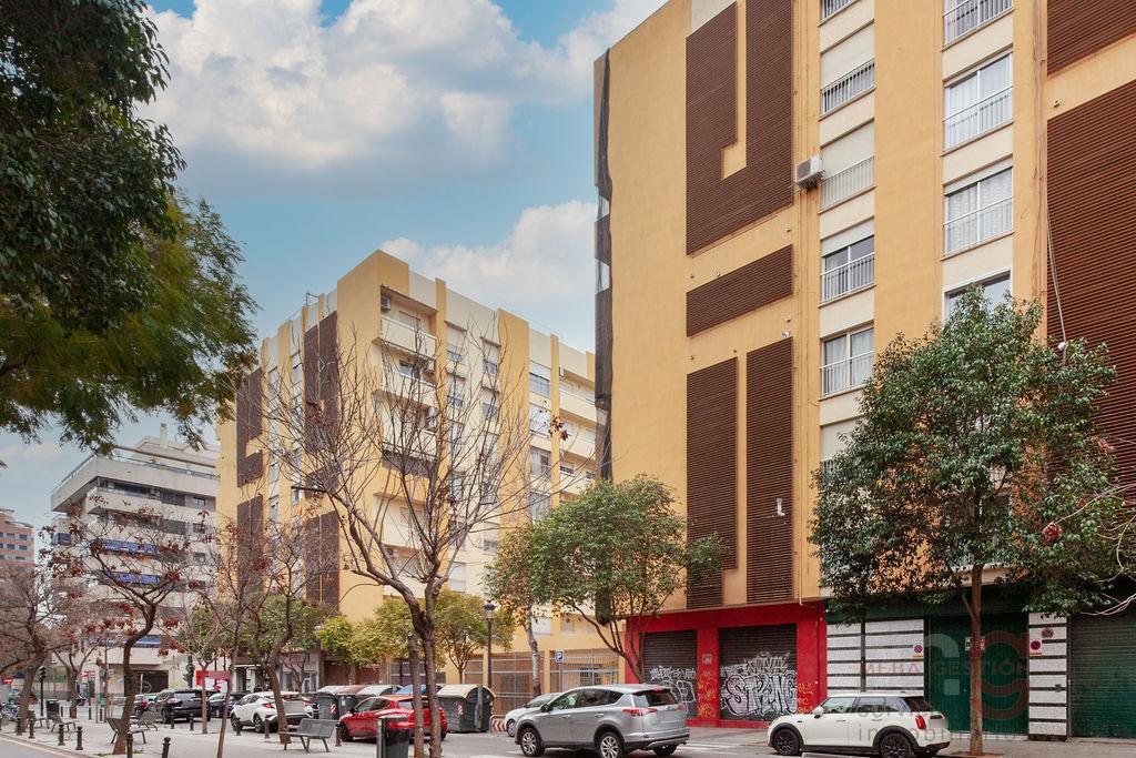 For sale of apartment in Valencia