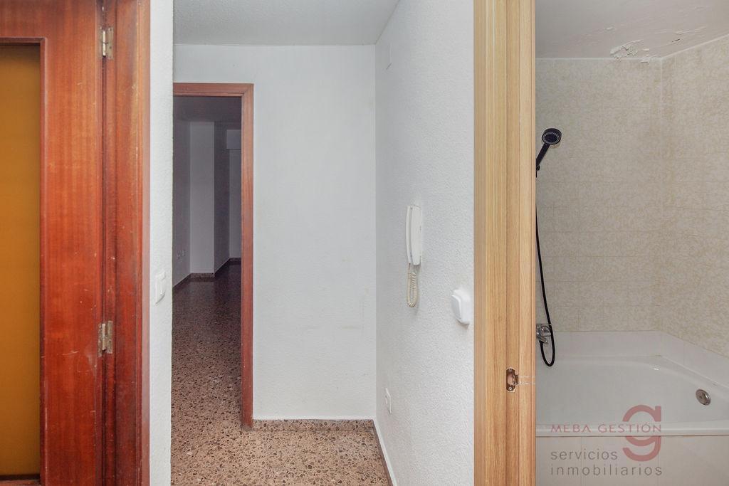 For sale of apartment in Valencia