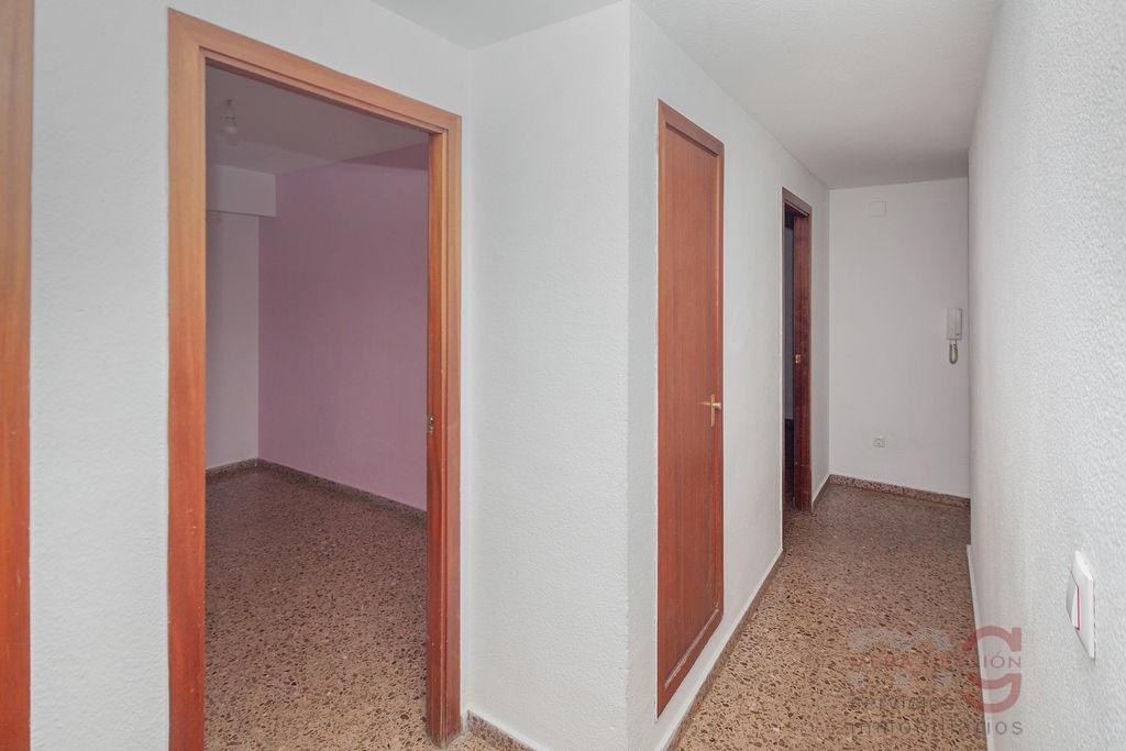 For sale of apartment in Valencia