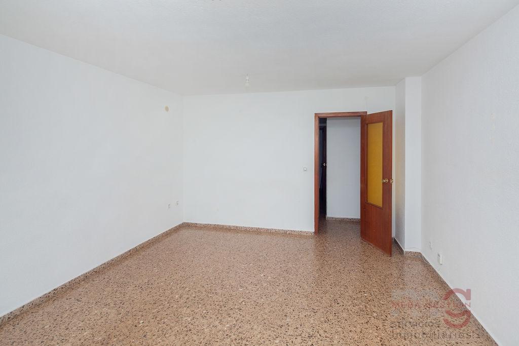 For sale of apartment in Valencia