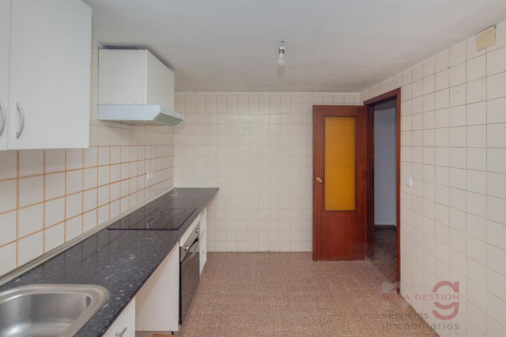 For sale of apartment in Valencia