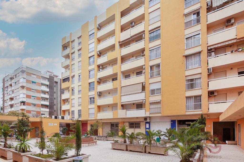For sale of apartment in Valencia