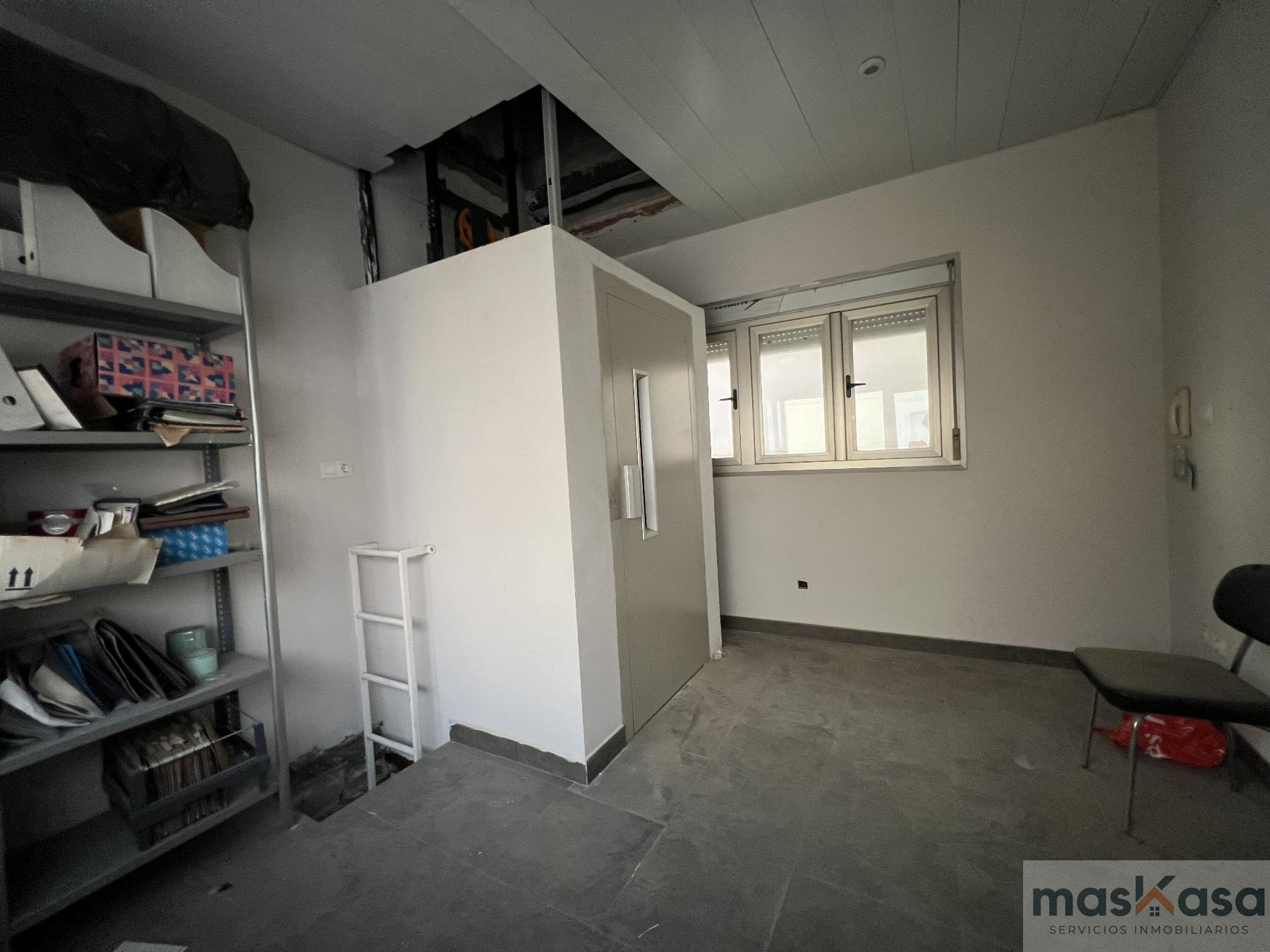 Venta de local comercial en Los Palacios y Villafranca