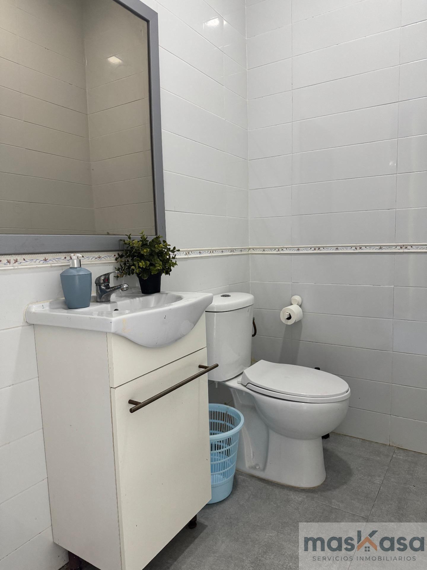Venta de local en Los Palacios y Villafranca