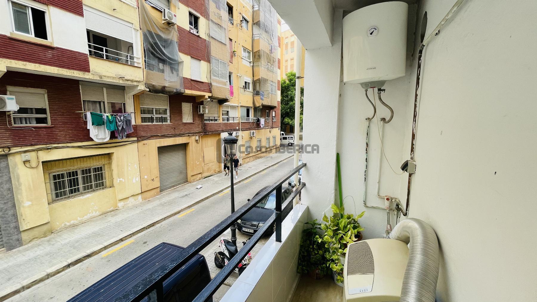 For sale of flat in Valencia