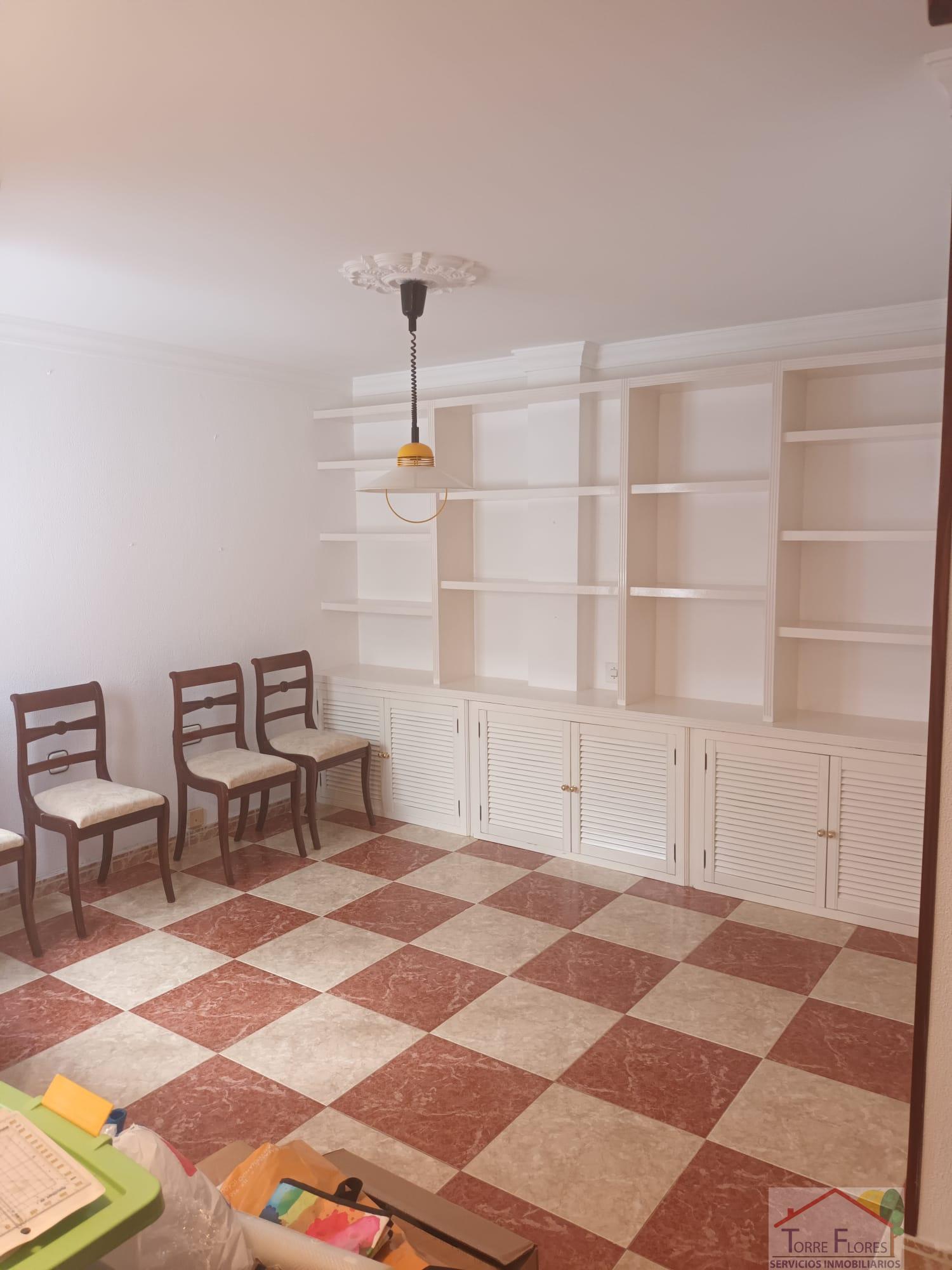 For sale of flat in San Fernando