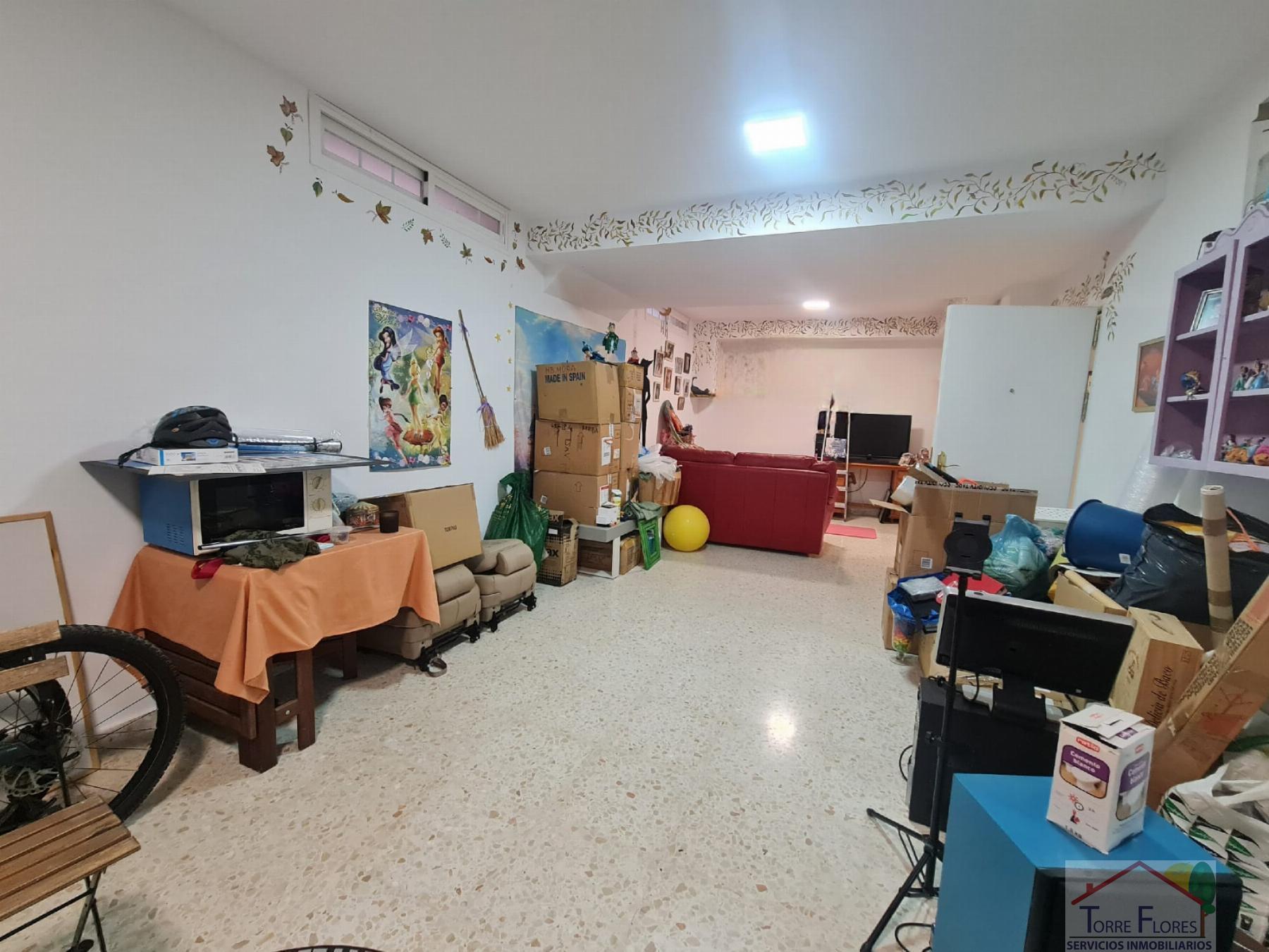 For sale of house in San Fernando