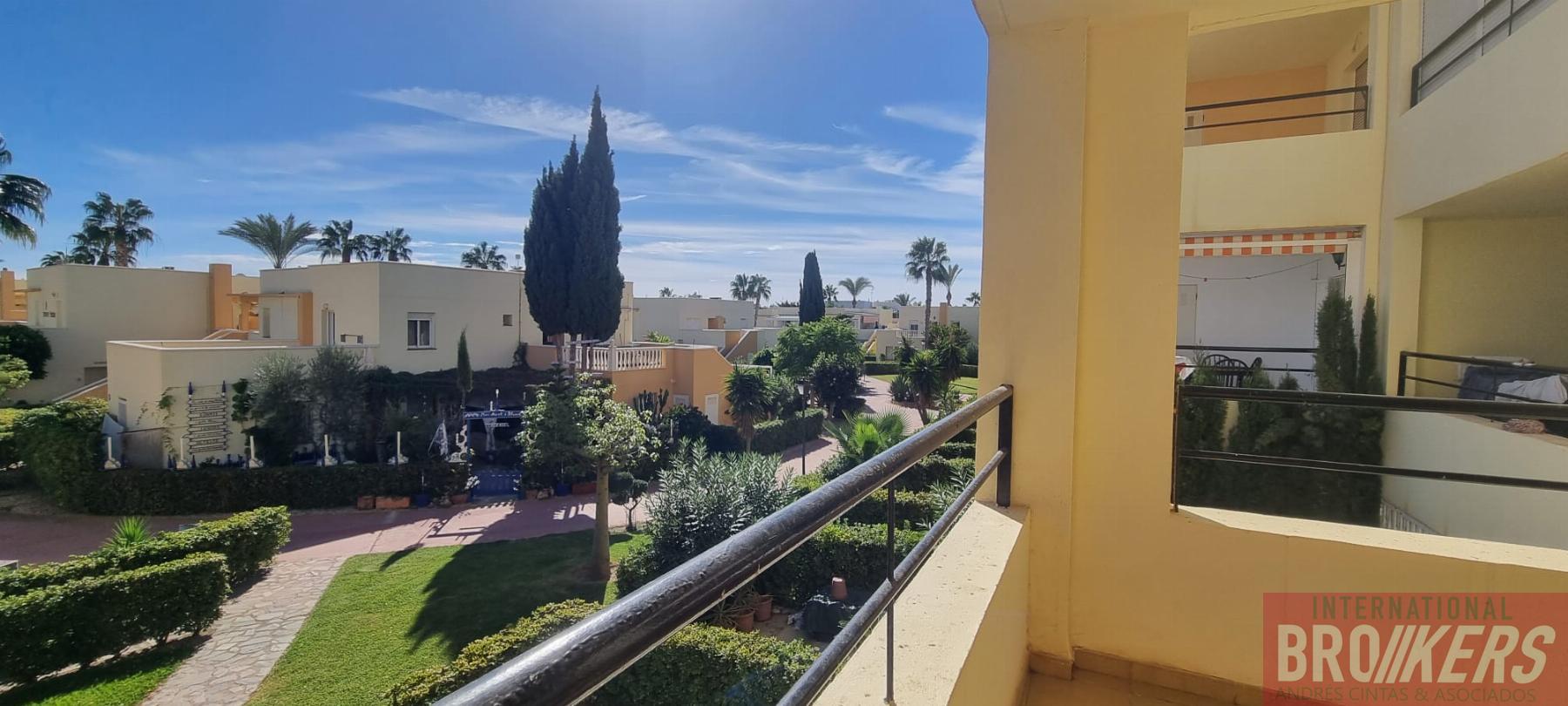 For sale of study in Vera