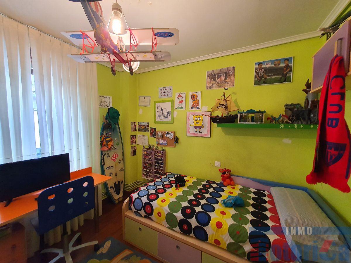 For sale of house in Valle de Trápaga-Trapagaran