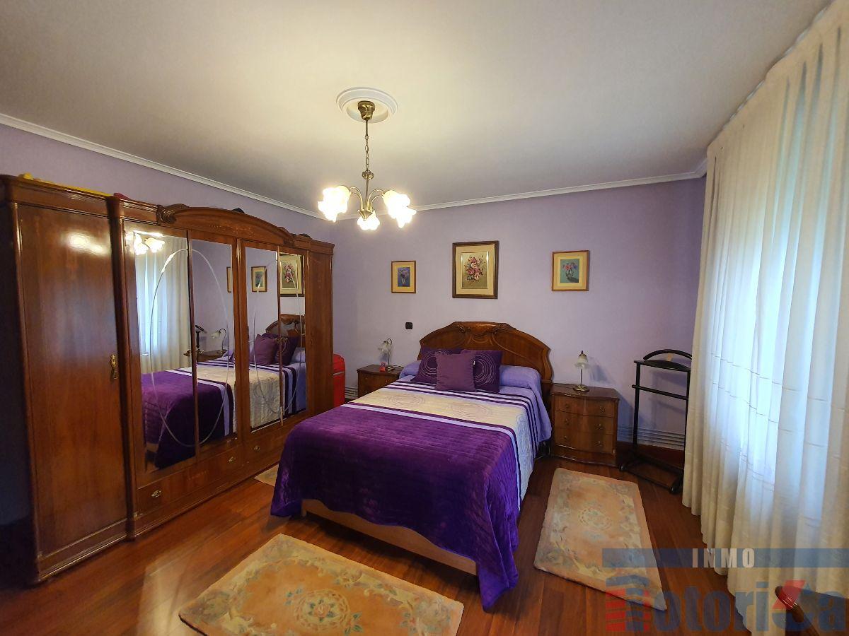 For sale of house in Valle de Trápaga-Trapagaran