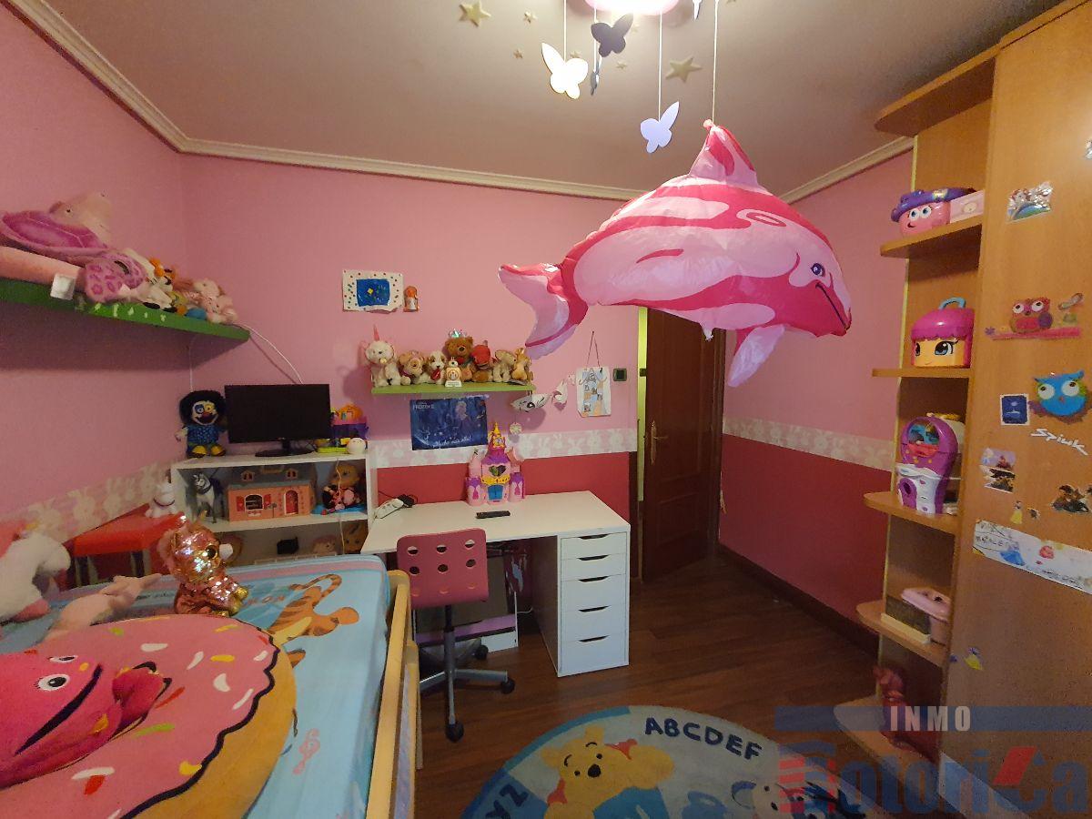 For sale of house in Valle de Trápaga-Trapagaran