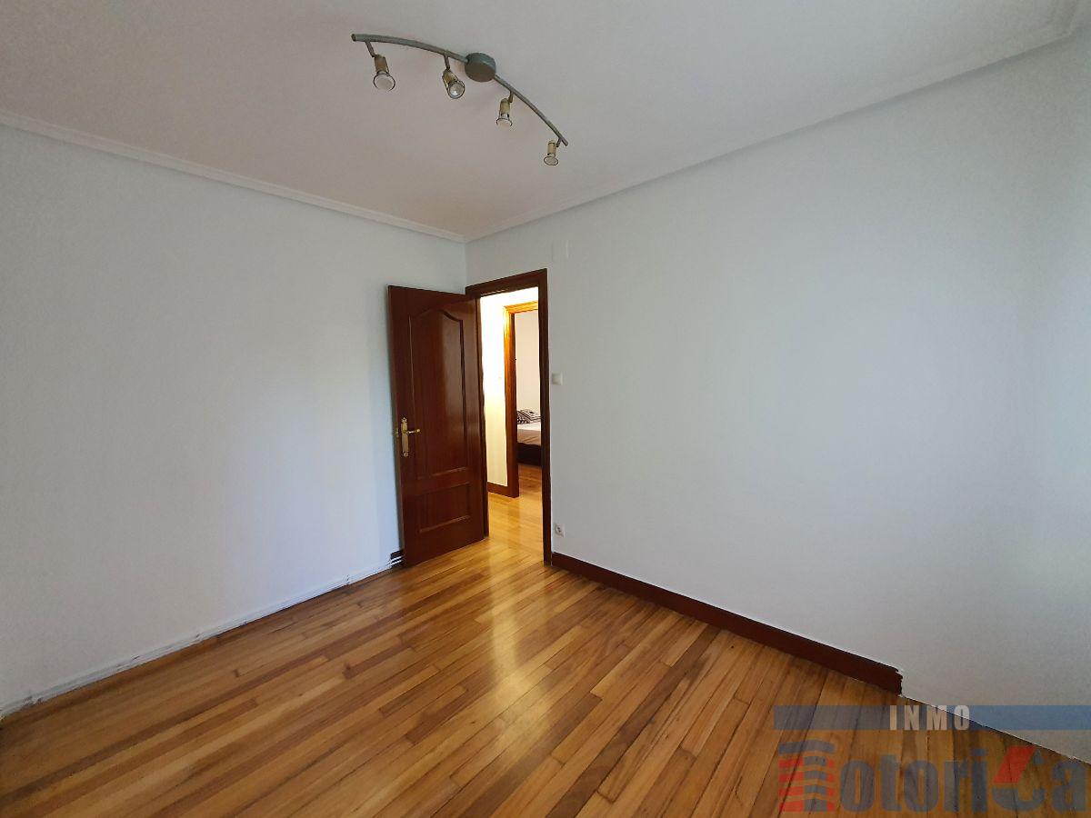 For sale of flat in Basauri
