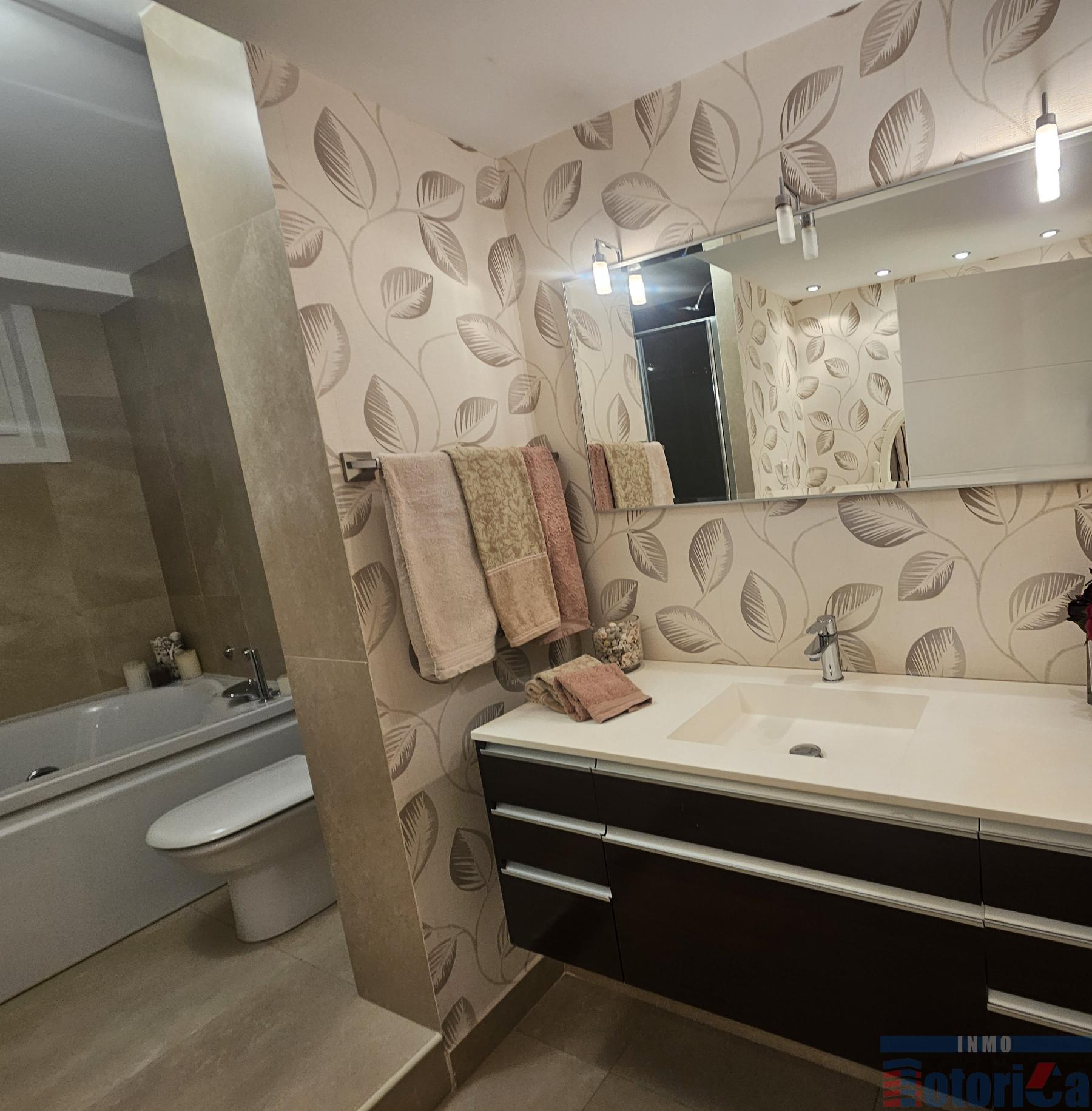 For sale of flat in Getxo