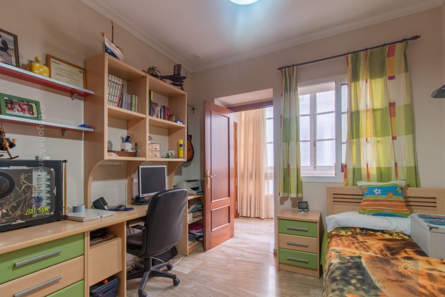 For sale of flat in Cádiz