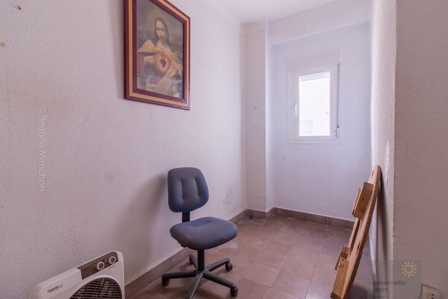 For sale of flat in Cádiz