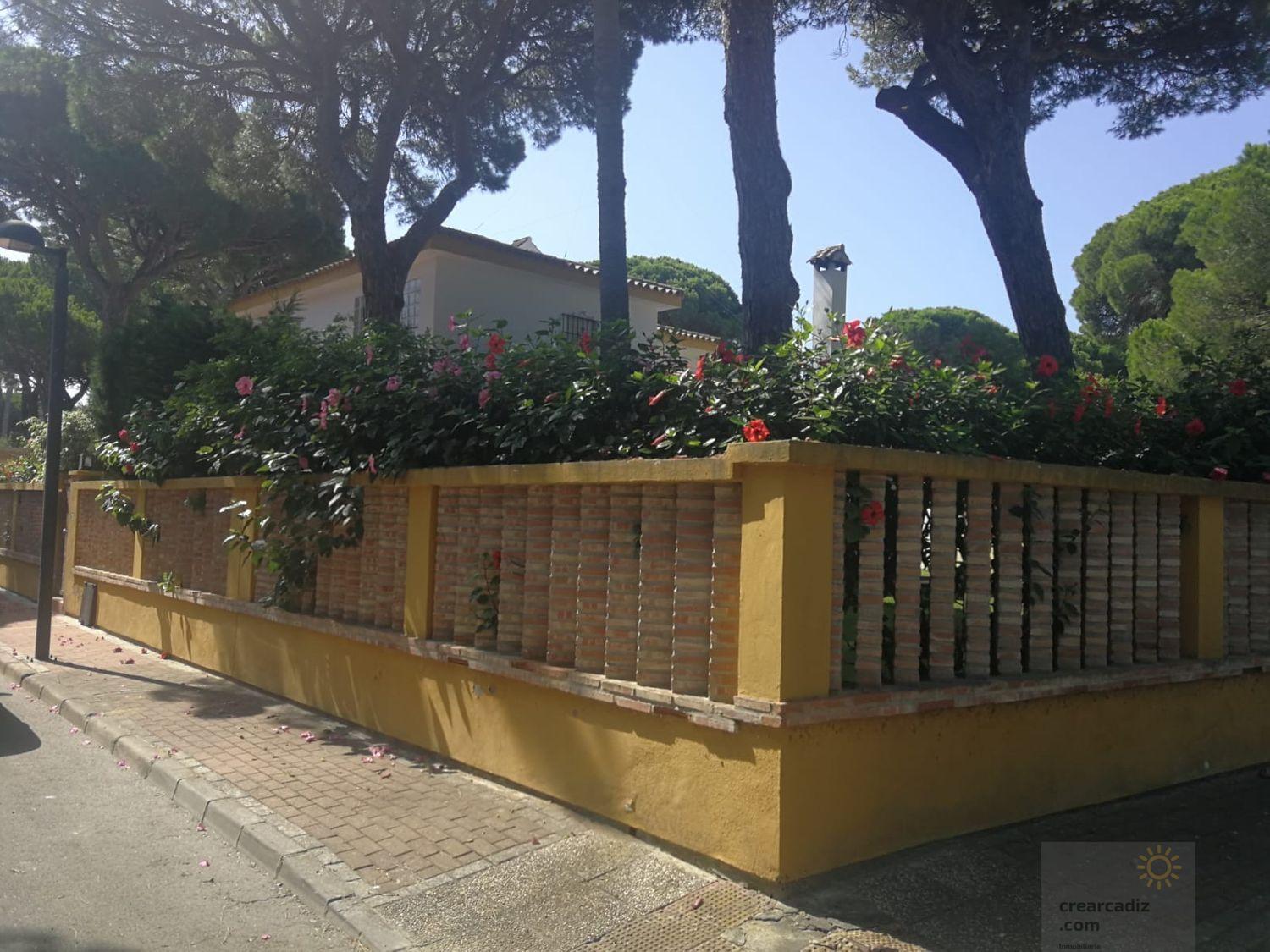 For sale of chalet in Conil