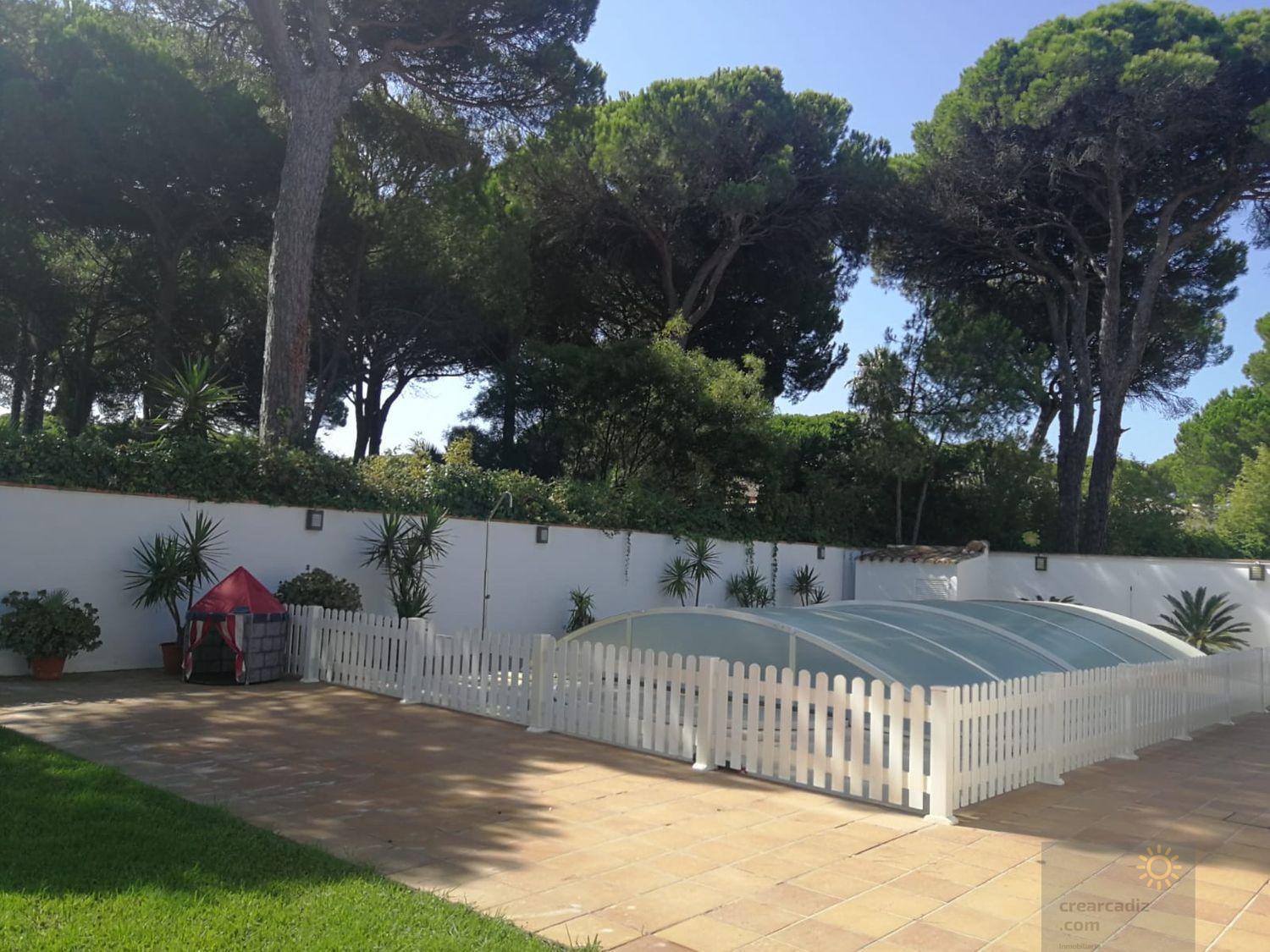 For sale of chalet in Conil