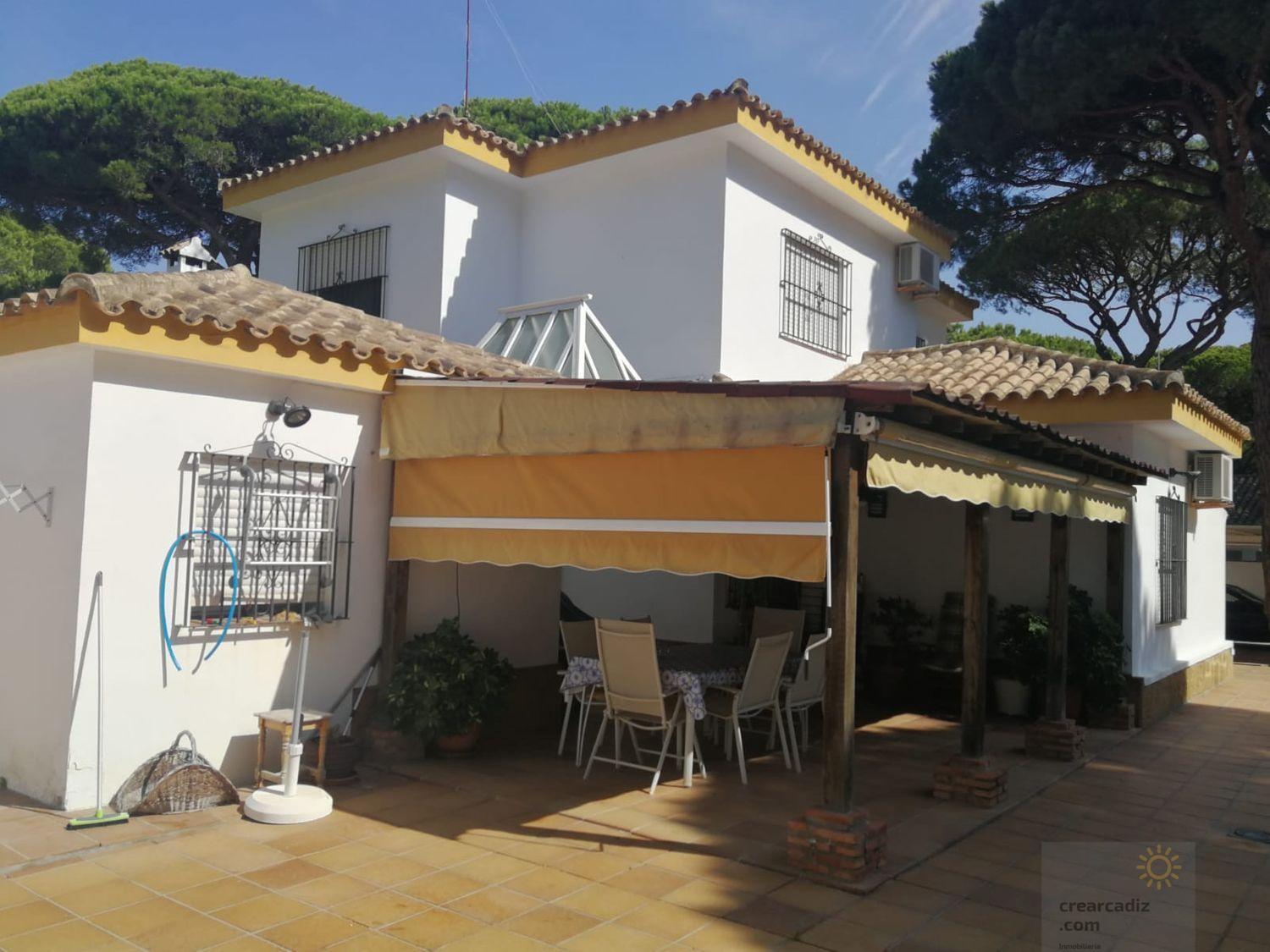 For sale of chalet in Conil