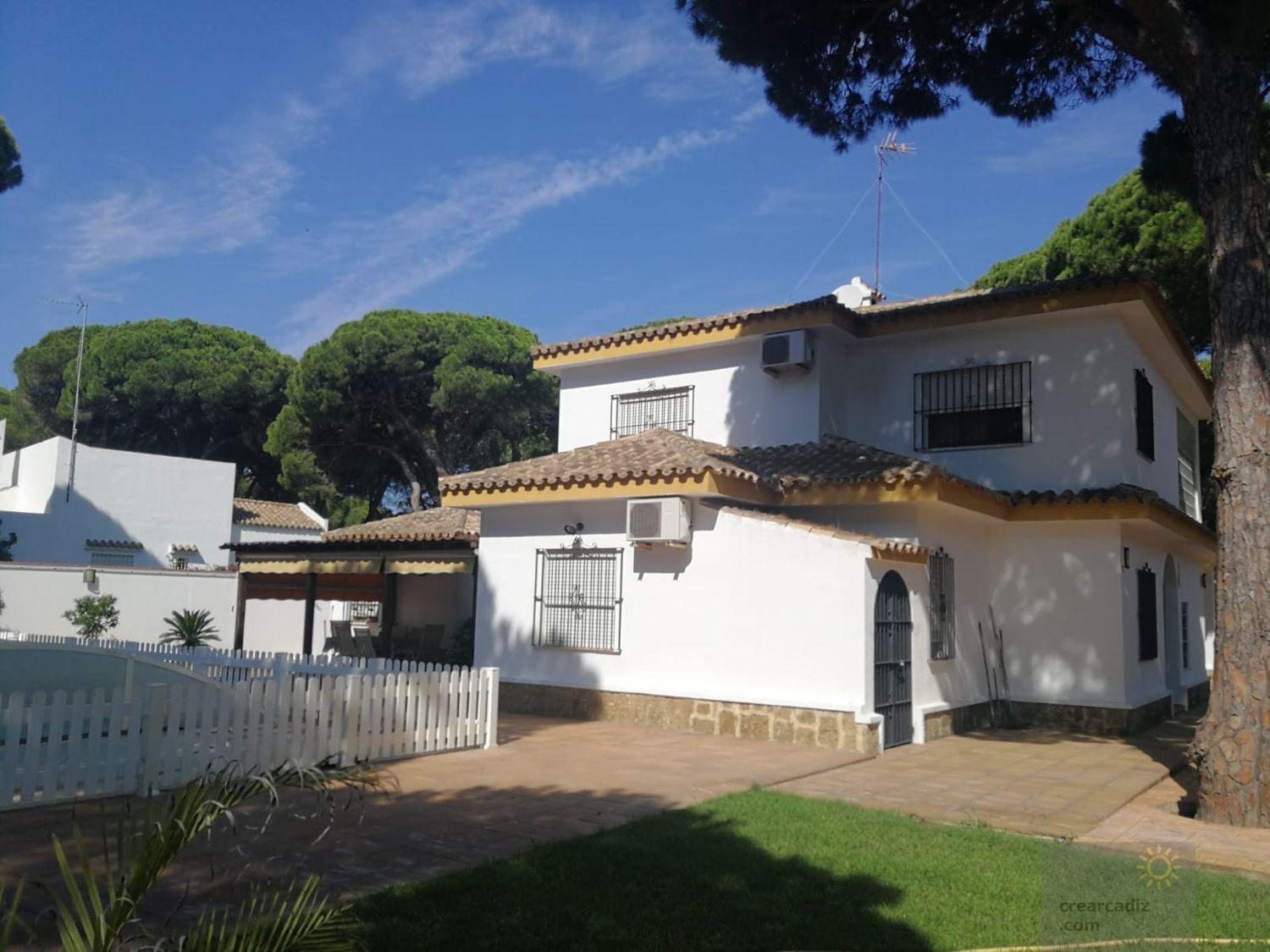 For sale of chalet in Conil